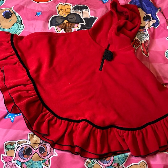 Red fleece cape - Picture 4 of 11